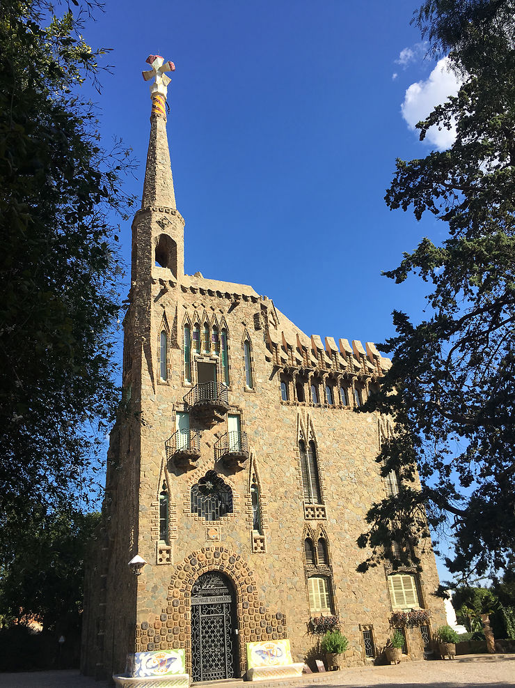 Une vigie sur Barcelone signée Gaudí