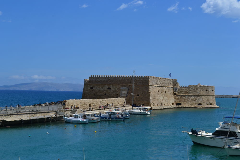 La beauté Crétoise du petit port de Chersonissos