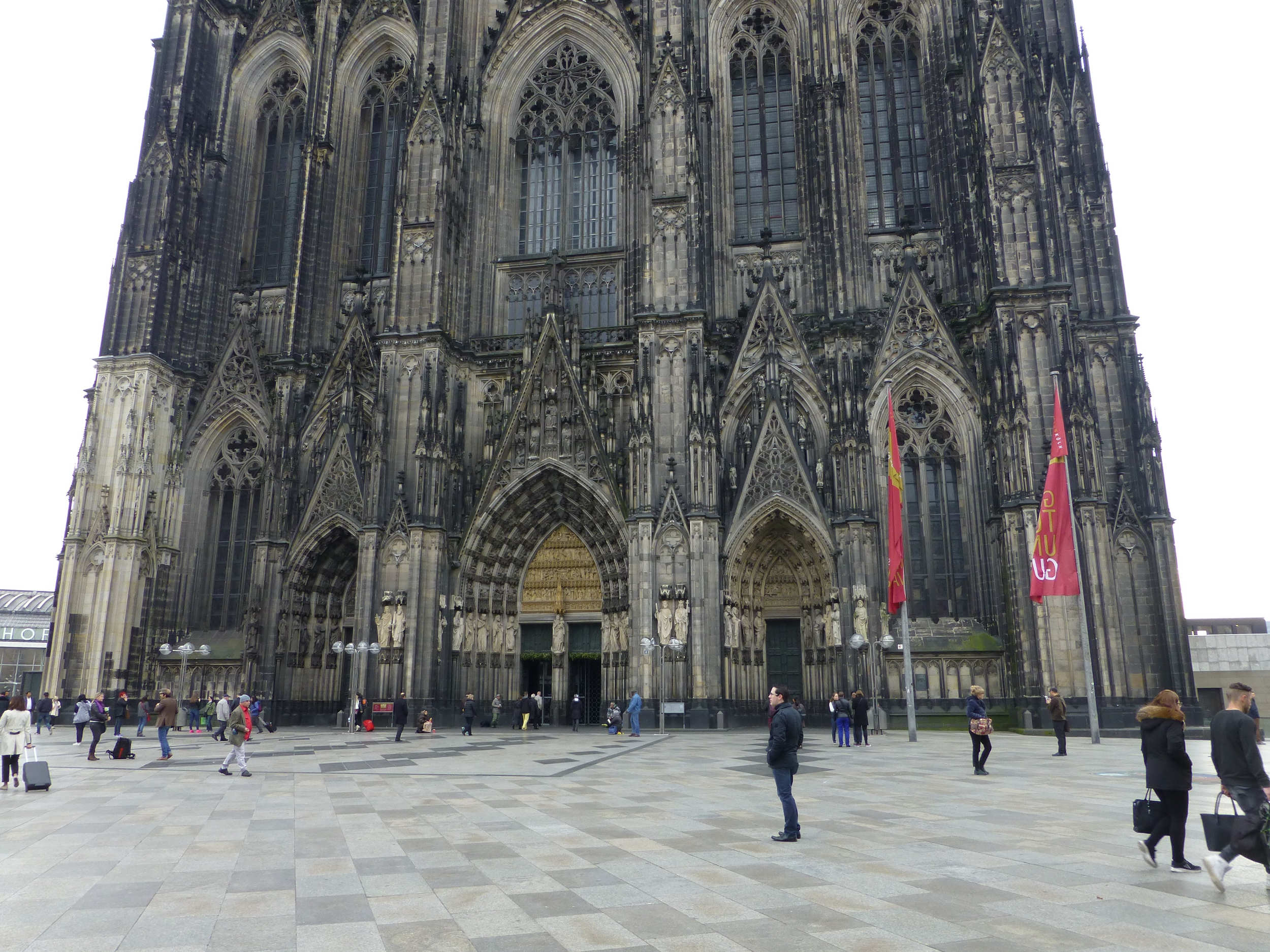 Place de la cathédrale Place de la cathédrale