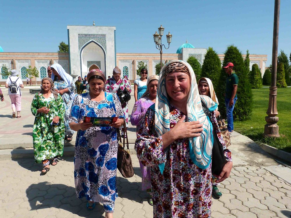 Femmes au Mausolée Al Boukhari 