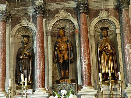 Cathédrale St Marc - Statues