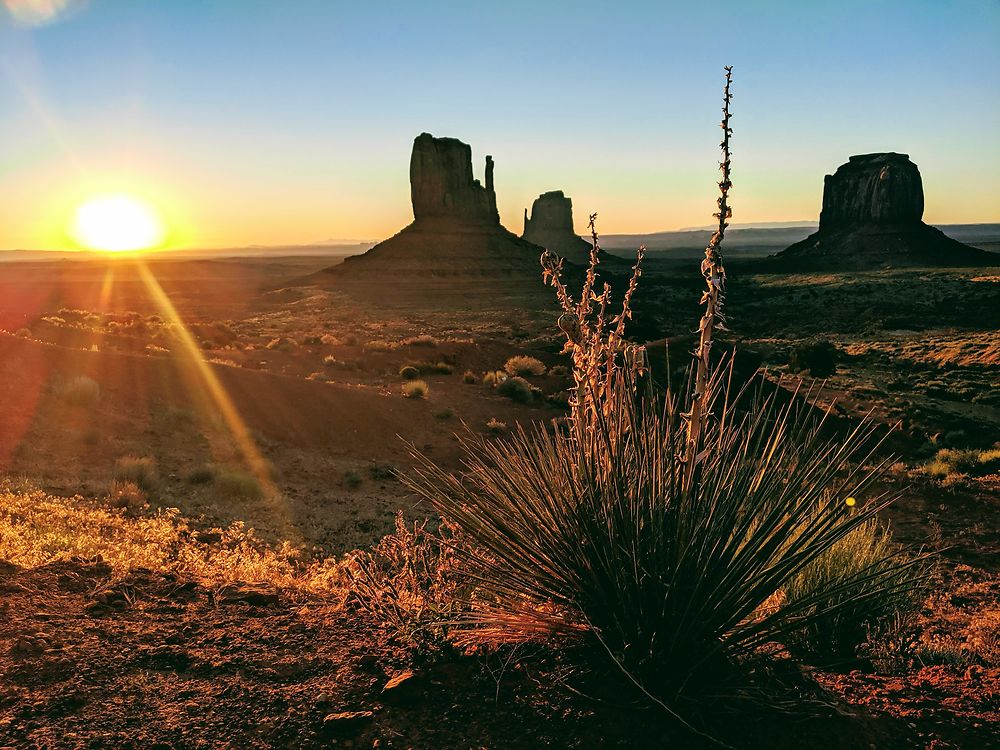 Lever du soleil sur Monument Valley