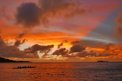 Crépuscule sur le lagon de Bora Bora