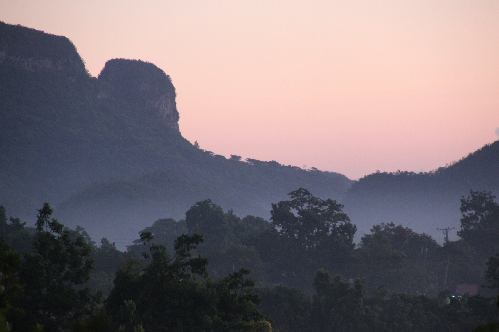 Lever du jour à Viñales Lever du jour à Viñales