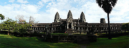 Vue panoramique de la façade sud du temple d'Angkor Wat