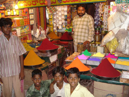 Marché nocturne tout en couleurs Marché nocturne tout en couleurs
