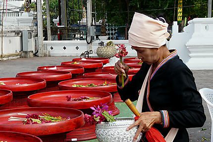 Offrandes au Wat Chedi Luang