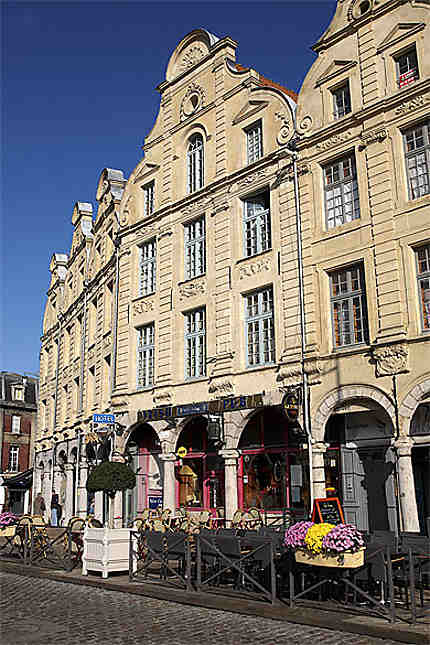 Maisons à arcades, place des Héros, Arras