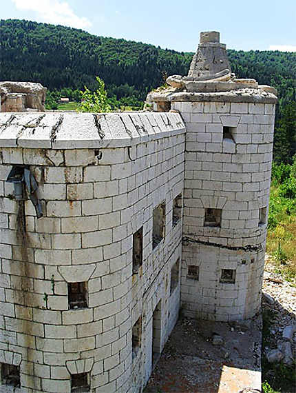 Ruines au sommet du Mont Trebevic