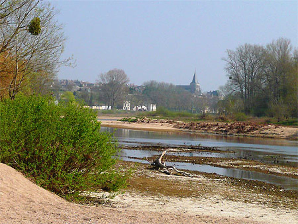 Vue du clocher au détour d'un banc de sable