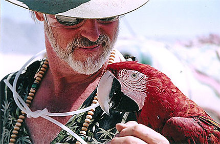 Un homme et son perroquet