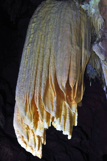 Lustre de la grotte Chaara