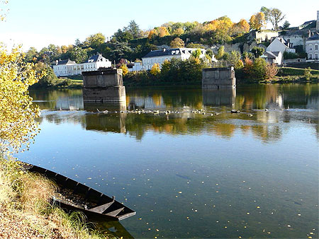 L'ancien pont sur la Loire L'ancien pont sur la Loire