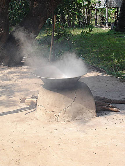 Cuisson de riz dans un wok