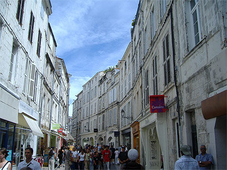 Rue commerçante à la Rochelle