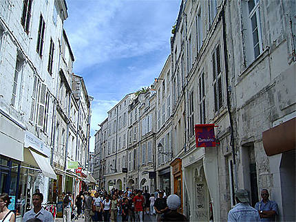Rue commerçante à la Rochelle
