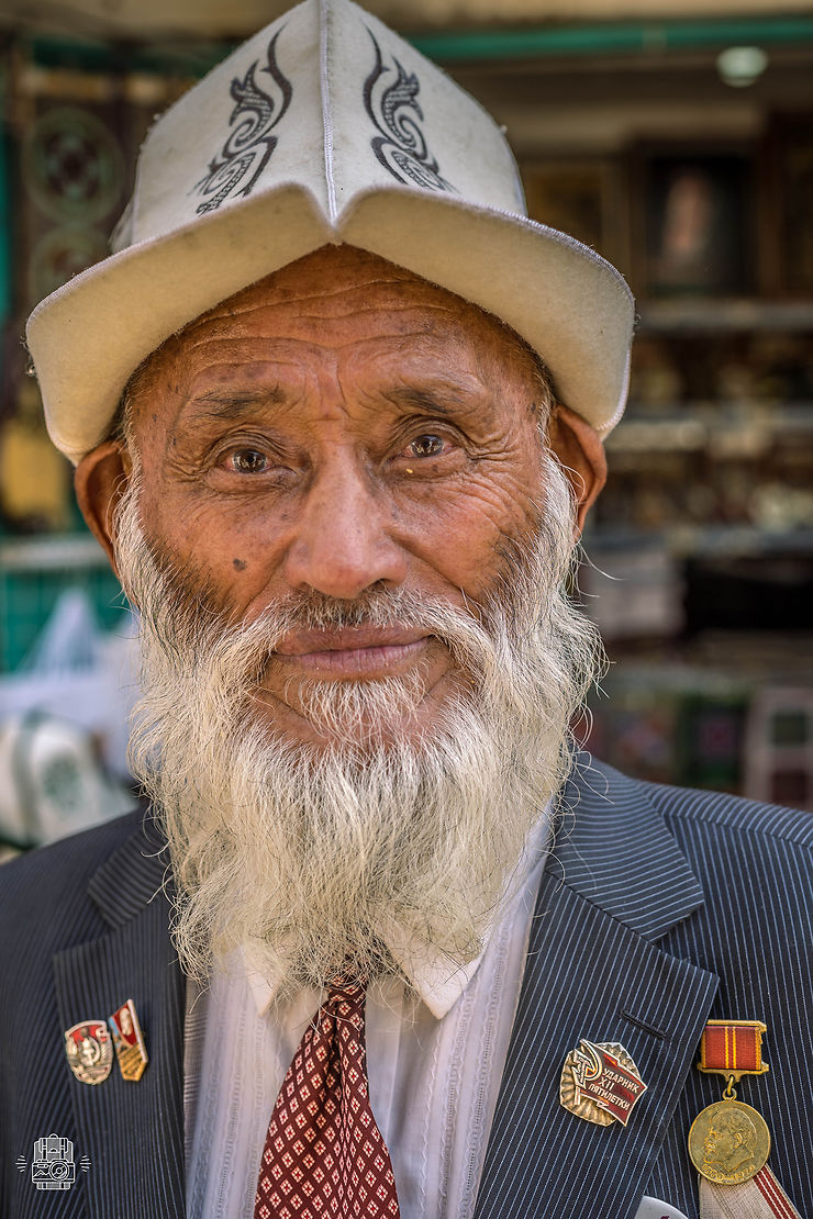 Homme portant le chapeau traditionnel, Kirghizistan