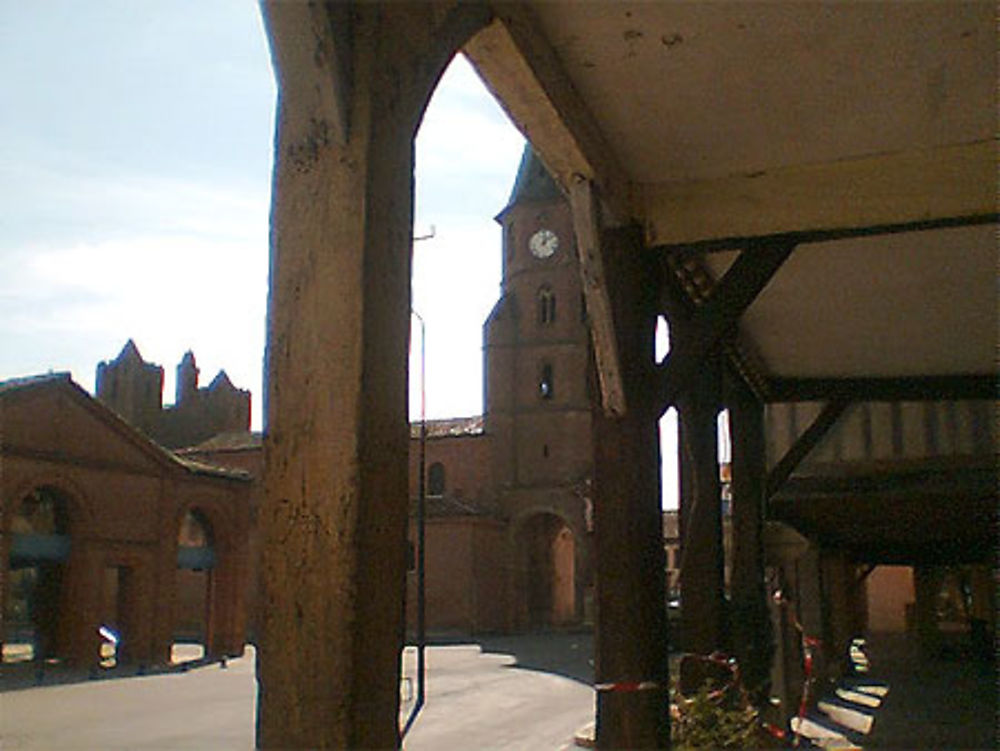 L'Isle en Dodon, Place centrale