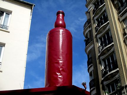 Paris insolite : la grosse bouteille 