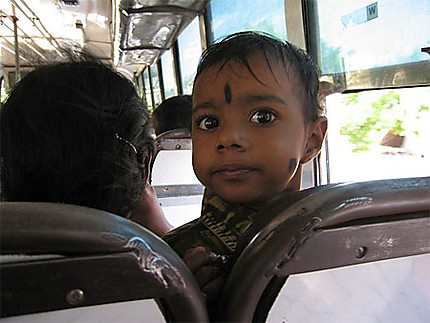 Petit bonhomme dans le bus pour Puducherry...