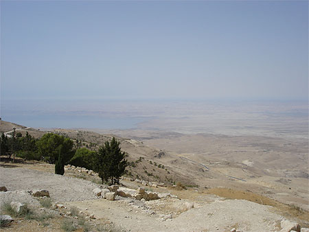 Vue sur la Mer Morte depuis le mont Nébo Vue sur la Mer Morte depuis le mont Nébo