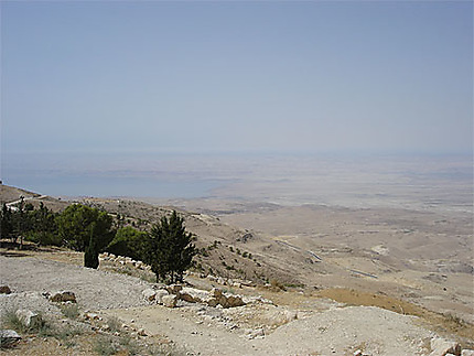 Vue sur la Mer Morte depuis le mont Nébo