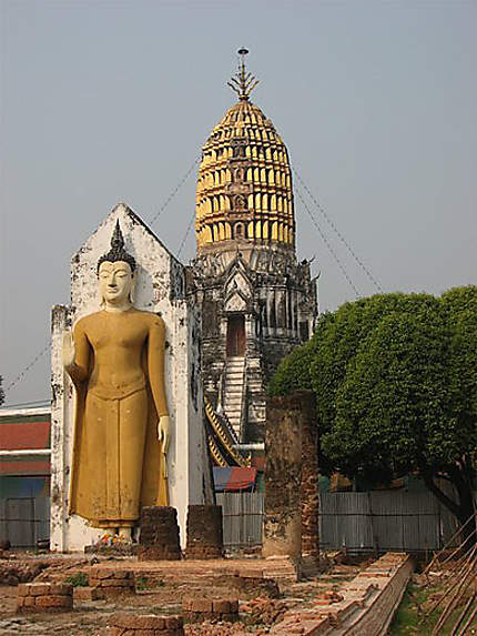 Bouddha debout à Phitsanuloke