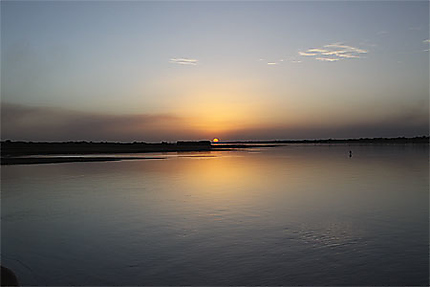 Coucher de soleil sur fleuve Niger
