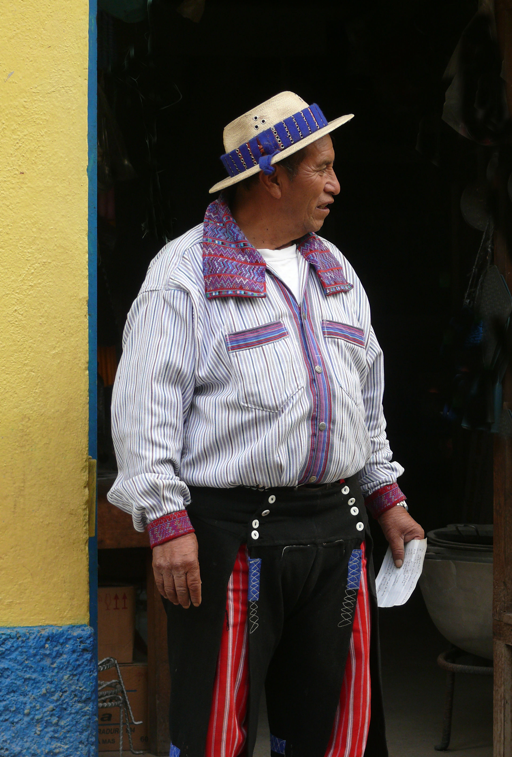 Homme en costume traditionnel à Todos Santos