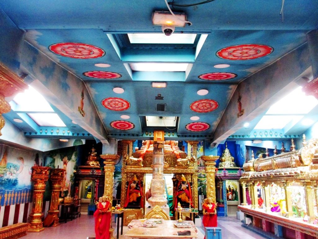 Intérieur du temple Shiva Parvathi, à La Courneuve