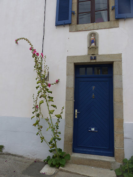 Porte fleurie à Douarnenez