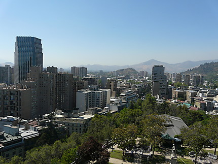 Vue sur Santiago et les montagnes
