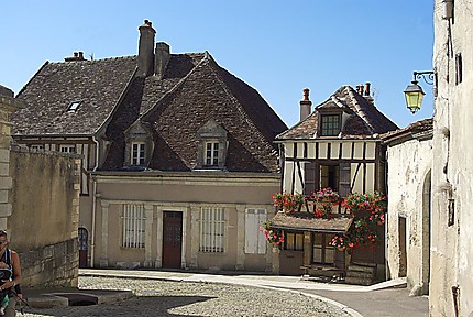 Le centre ville de Saumur en Auxois