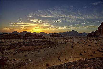 Lever de soleil sur le Wadi Rum