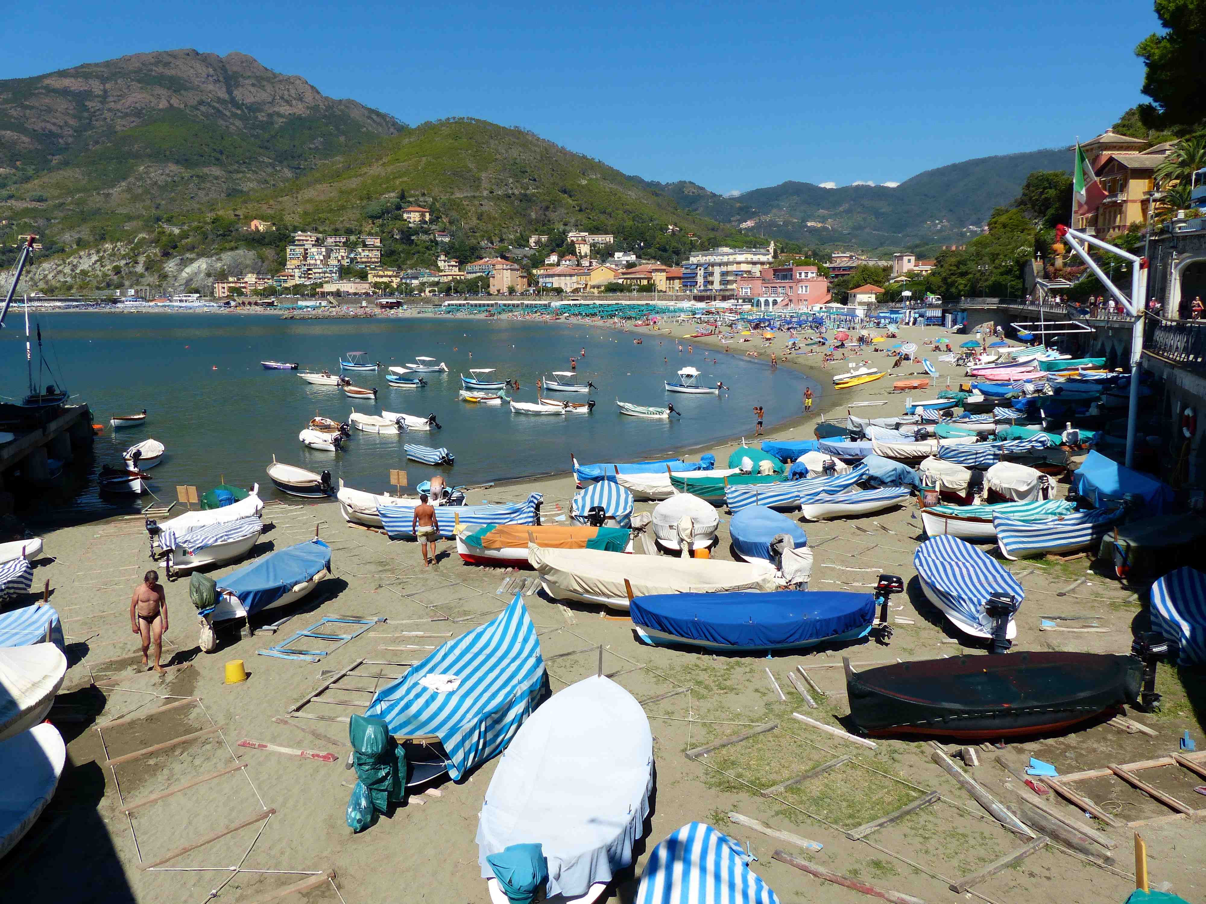 Baie de Levanto avec sa plage Baie de Levanto avec sa plage