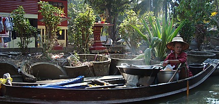 Le marché flottant au nord de Bangkok 