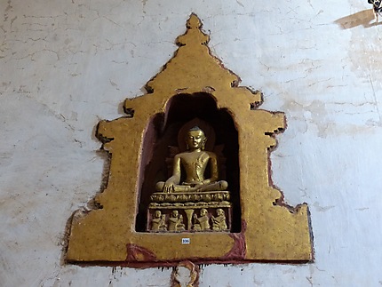 Bouddha dans sa niche...