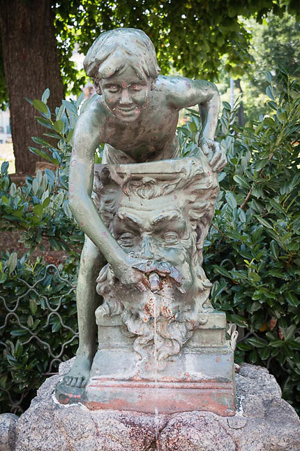 Fontaine "L'Enfant au masque" de St-Etienne