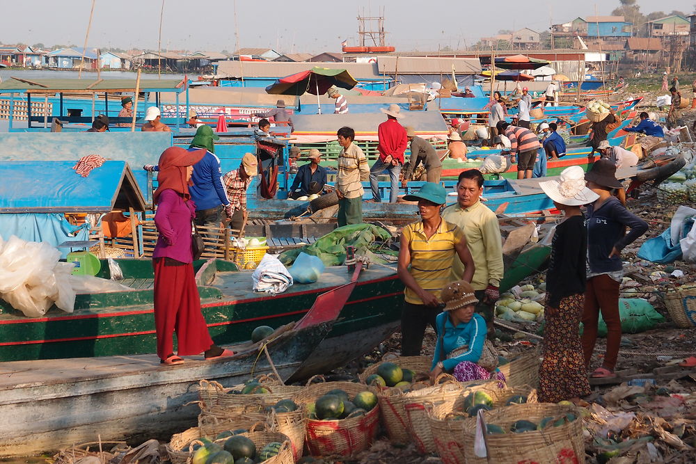 Marché sur l'eau à Kompong Chhnang