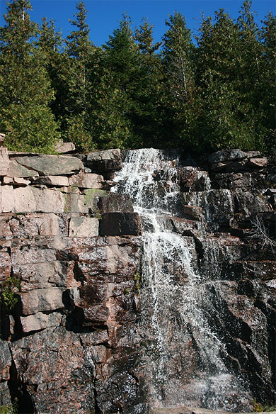 Cascade sur le Mont Cadillac Cascade sur le Mont Cadillac