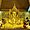 Le spectaculaire Bouddha couvert d'or de la pagode Mahamuni à Mandalay