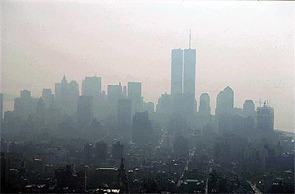 World Trade Center dans la brume et la pollution