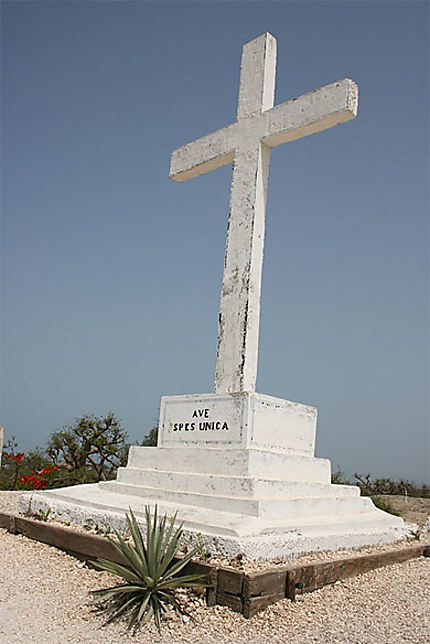 Croix chrétienne au cimetière de Fadiouth