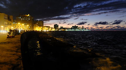 Soirée sur le Malecón
