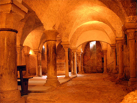 Crypte de la basilique de Vézelay Crypte de la basilique de Vézelay