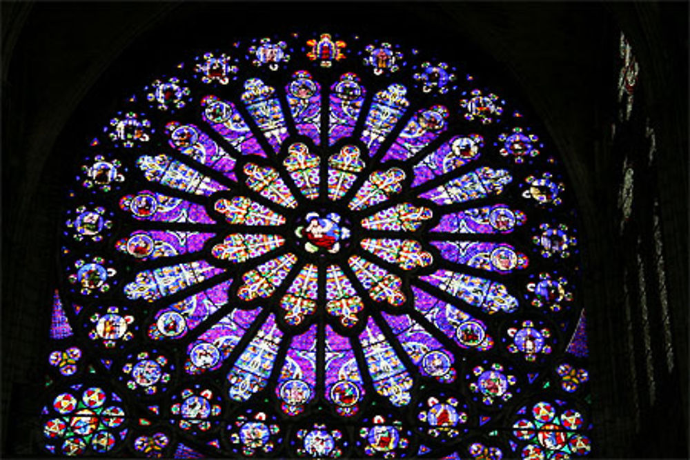 Vitraux de la basilique de Saint-Denis.