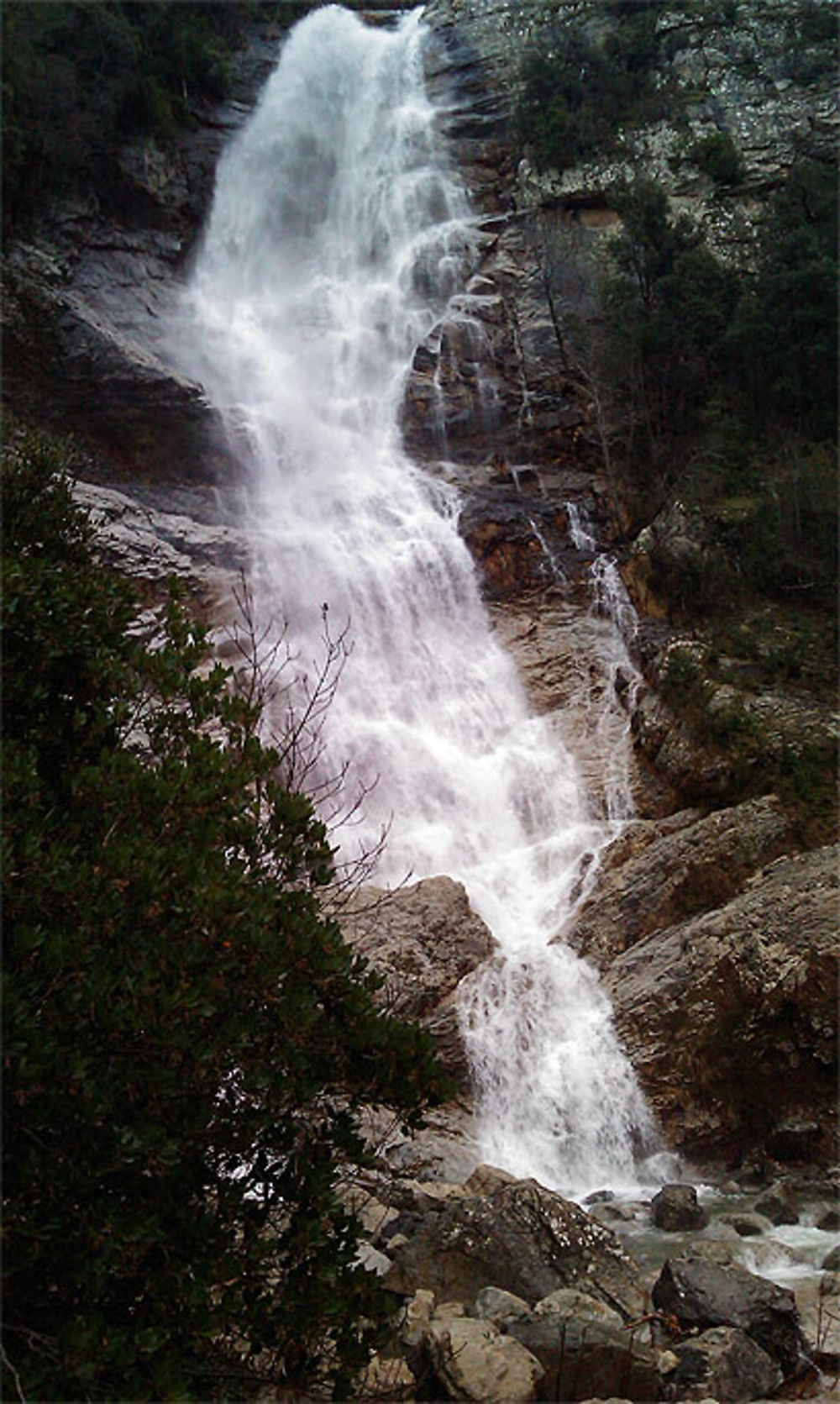 cascade du voile de la mariée ( en hiver )