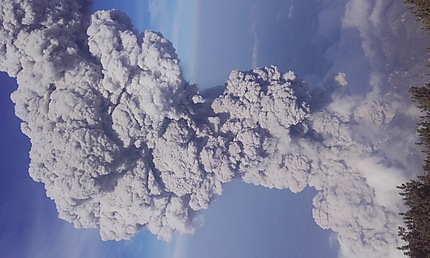 Explosion du volcan Santiaguito