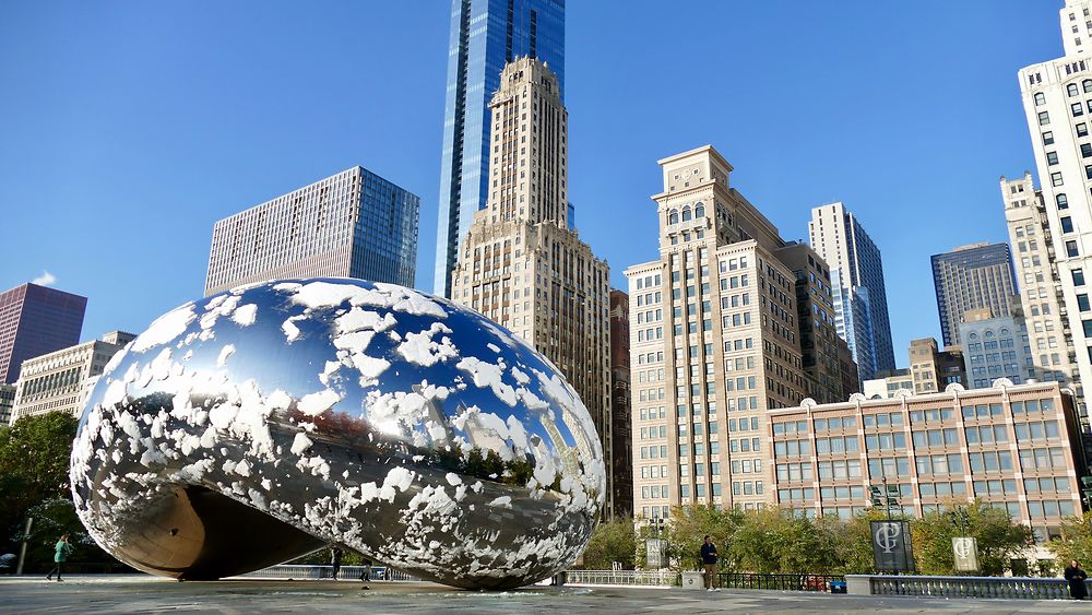 Chicago Cloud Gate and Snow