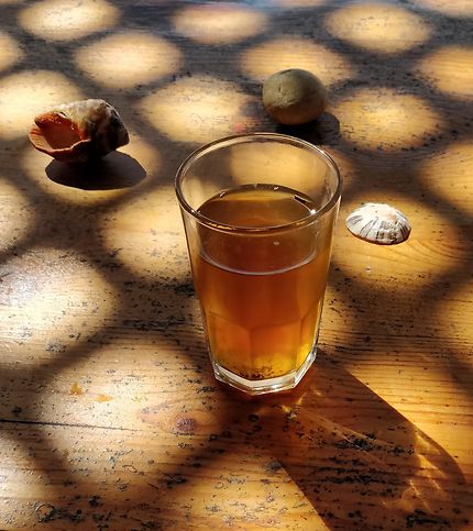 Thé à la menthe à Legzira, Maroc